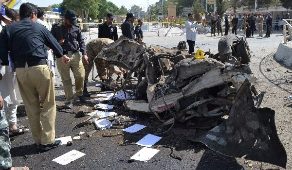 पाकिस्तान : बम विस्फोट में मृतकों की संख्या 63 हुई