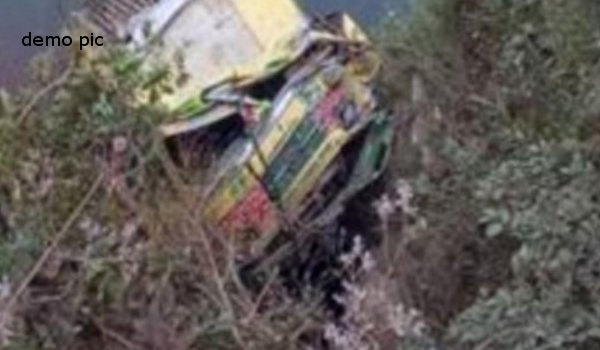 मध्यप्रदेश : पन्ना में बारातियों से भरा मिनी ट्रक खाई में गिरा, 7 मरे