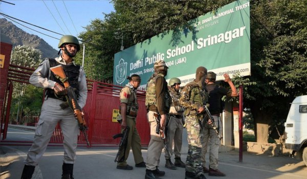 कश्मीर में मुठभेड खत्म, 2 आतंकवादी ढेर, 3 घायल