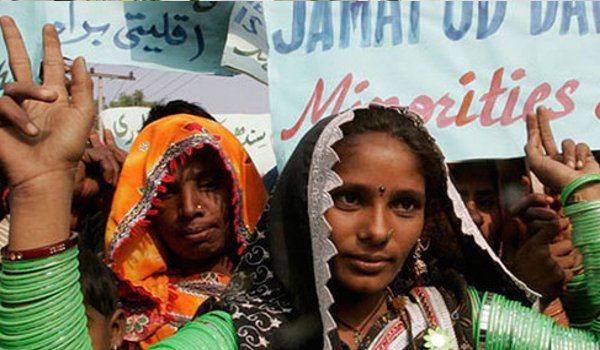 पाकिस्तान में हिंदू लड़की के ‘जबरन धर्मातरण’ पर आक्रोश पाकिस्तान में हिंदू लड़की के ‘जबरन धर्मातरण’ पर आक्रोश