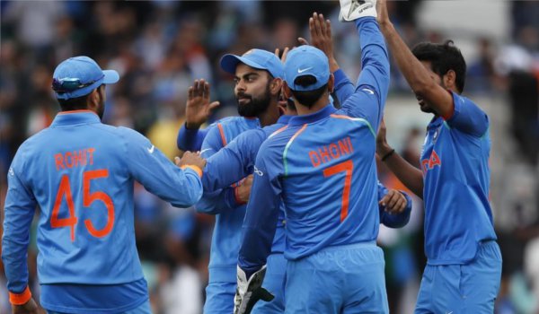 धवन, कोहली की धमक से सेमीफाइनल में पहुंचा भारत धवन, कोहली की धमक से सेमीफाइनल में पहुंचा भारत