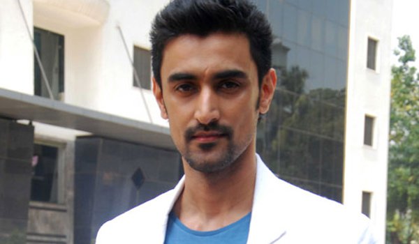 Like to travel within India more than abroad: Kunal Kapoor