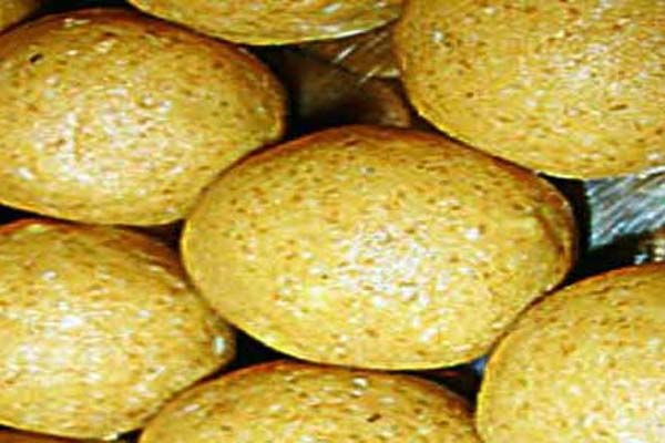 ऐसे बनाएं खोया बेसन के लड्डू ऐसे बनाएं खोया बेसन के लड्डू
