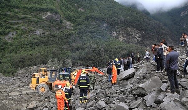 चीन में भूस्खलन, 120 लोग लापता चीन में भूस्खलन, 120 लोग लापता