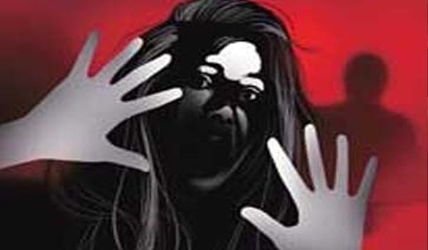 बीए की छात्रा से रेप का प्रयास, चलते ऑटो से फेंका, मौत बीए की छात्रा से रेप का प्रयास, चलते ऑटो से फेंका, मौत