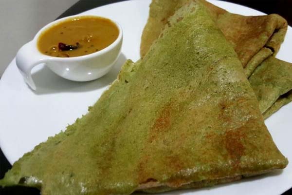 साउथ इंडियन में बनाएं पालक का डोसा साउथ इंडियन में बनाएं पालक का डोसा