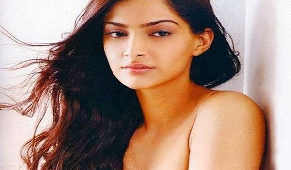 Sonam Kapoor कैमरे में कैद बेहद खूबसूरत तस्वीरें जो आपको दीवाना बना देगी