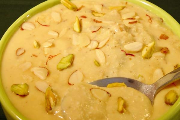 मीठे में बनाये टेस्टी रबड़ी मीठे में बनाये टेस्टी रबड़ी