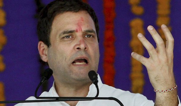 विकास में नाकामी छुपाने को मुद्दे गढ़ रही सरकार : राहुल गांधी विकास में नाकामी छुपाने को मुद्दे गढ़ रही सरकार : राहुल गांधी