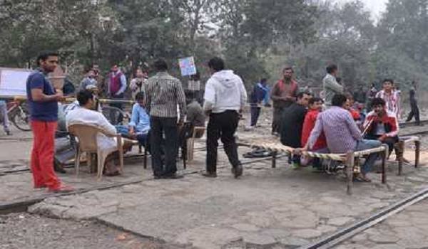 भरतपुर में जाट प्रदर्शनकारियों जुटे, सड़क और रेल यातायात बाधित