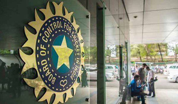 बीसीसीआई ने मुख्य कोच के लिए आवेदन की तारीख बढ़ाई बीसीसीआई ने मुख्य कोच के लिए आवेदन की तारीख बढ़ाई