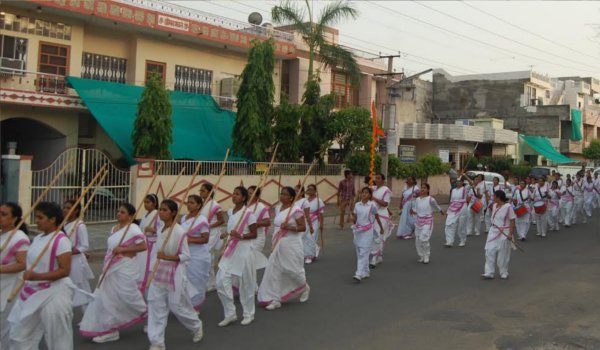 अुनशासन और शौर्य के साथ मातृ शक्ति का पथ संचलन