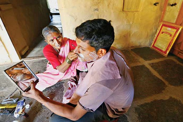 ‘शांता बाई’ देश की पहली महिला नाई ‘शांता बाई’ देश की पहली महिला नाई