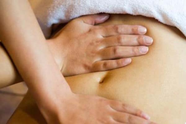 पेट की समस्या को इन मसाज से करे दूर पेट की समस्या को इन मसाज से करे दूर