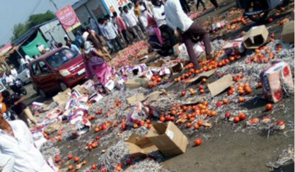 महाराष्ट्र : किसानों की हड़ताल के दौरान हिंसा की छिटपुट वारदातें