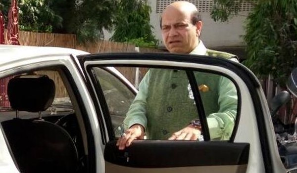 भाजपा नेता विजय जॉली की कार से बैग चोरी