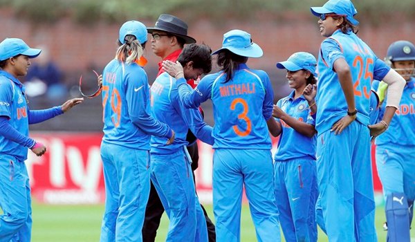 महिला विश्व कप : स्मृति का शतक, भारत ने विंडीज को 7 विकेट से हराया