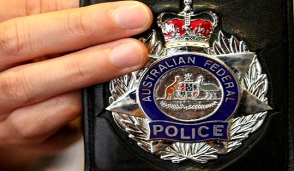 आस्ट्रेलियाई पुलिस के बिल्ले डार्क वेब पर बेचने की पेशकश
