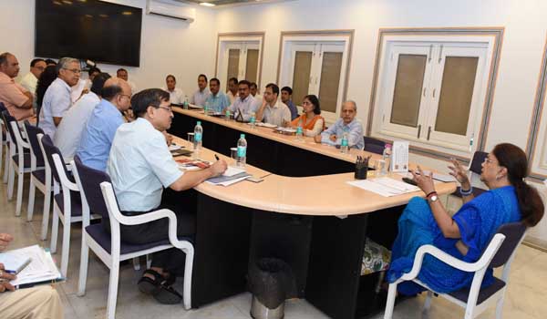 बाढग्रस्त इलाकों सर्वे से लौटते ही सीएम आवास पर हुई बैठक, की यह घोषणाएं बाढग्रस्त इलाकों सर्वे से लौटते ही सीएम आवास पर हुई बैठक, की यह घोषणाएं
