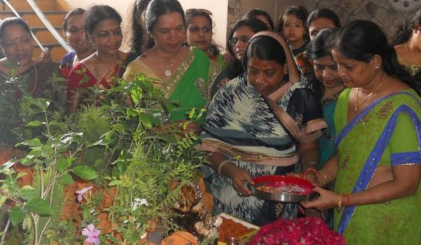 सखी सहेली ग्रुप ने लगाई हस्तनिर्मित वस्तुओं की प्रदर्शनी