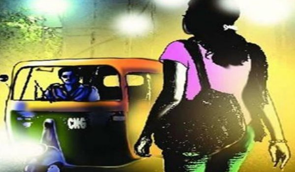 delhi : 23 year old mother of three raped by auto driver in ghazipur