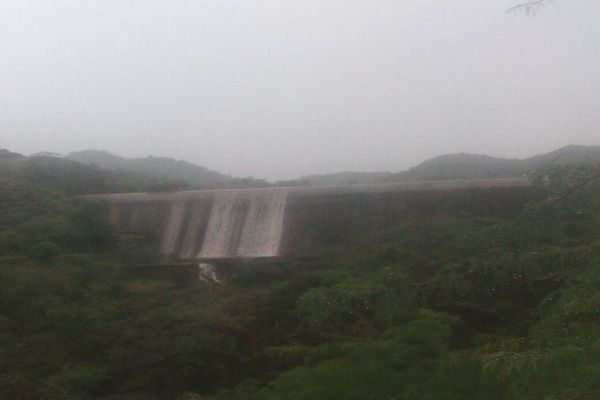 उदयपुर का बड़ा मदार तालाब छलका, रात से चल रही बारिश उदयपुर का बड़ा मदार तालाब छलका, रात से चल रही बारिश