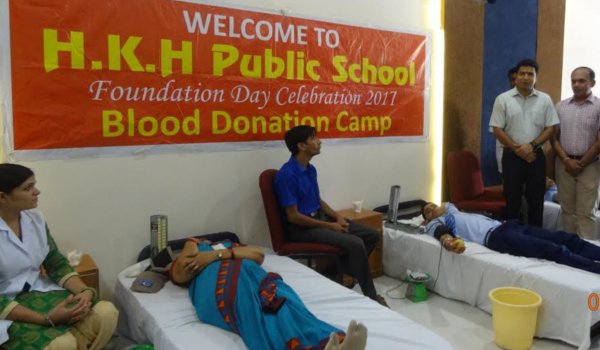HKH पब्लिक स्कूल के स्थापना दिवस पर 80 यूनिट रक्तदान