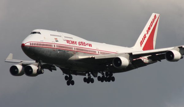 बोइंग 747 की परीक्षण उड़ान श्रीनगर में उतरी बोइंग 747 की परीक्षण उड़ान श्रीनगर में उतरी