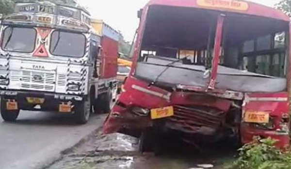 बिजनौर सड़क दुर्घटना, 9 लोगों की मौत बिजनौर सड़क दुर्घटना, 9 लोगों की मौत