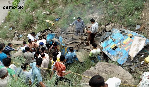 हिमाचल में सडक हादसा : बस खाई में गिरी, 36 की मौत