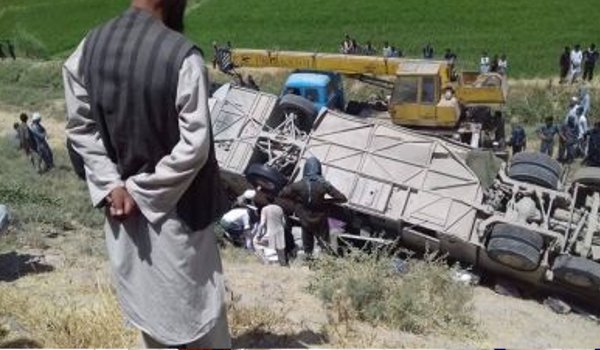 अफगानिस्तान : सड़क दुर्घटना में 14 की मौत, 26 घायल