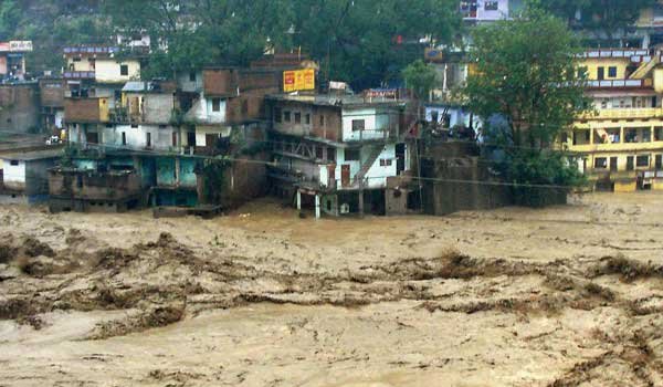 उत्तराखंड में भारी बारिश से 5 लोगों की मौत उत्तराखंड में भारी बारिश से 5 लोगों की मौत