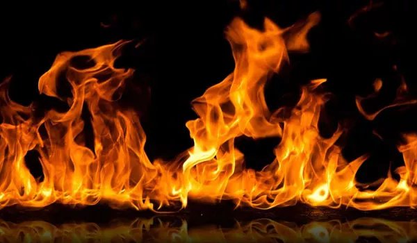 पाकिस्तान : वैन में आग से 13 लोग जिंदा जले