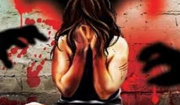 अमेठी : शौच गई 18 साल की युवती से गन्ने के खेत में गैंगरेप अमेठी : शौच गई 18 साल की युवती से गन्ने के खेत में गैंगरेप