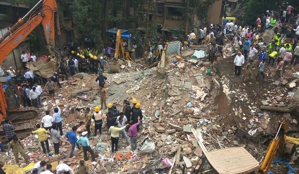 मुंबई में 4 मंजिला इमारत ढही, 17 की मौत, कई मलबे में दबे