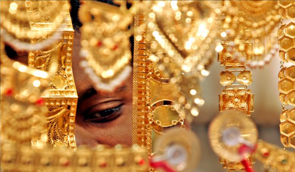 मानसून में आभूषणों का यूं रखें ख्याल मानसून में आभूषणों का यूं रखें ख्याल