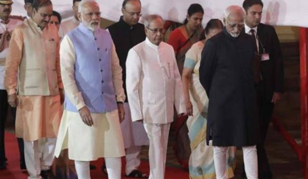 GST के साथ शुरू हुआ दुनिया का सबसे बड़ा टैक्स रिफॉर्म GST के साथ शुरू हुआ दुनिया का सबसे बड़ा टैक्स रिफॉर्म
