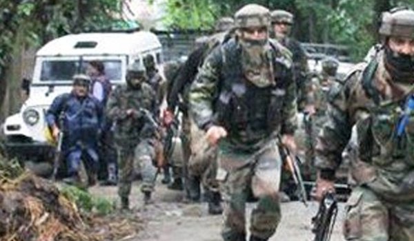 कश्मीर में सुरक्षा बलों के साथ मुठभेड़ में 3 हिजबुल आतंकवादी मारे गए