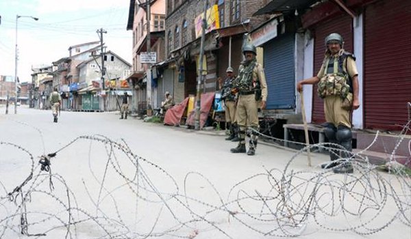 कश्मीर घाटी में इंटरनेट व ब्रॉडबैंड सेवा बंद, प्रतिबंध