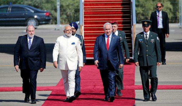 इजराइल में मोदी का जोरदार स्वागत, नेतन्याहू का हिंदी में अभिवादन इजराइल में मोदी का जोरदार स्वागत, नेतन्याहू का हिंदी में अभिवादन