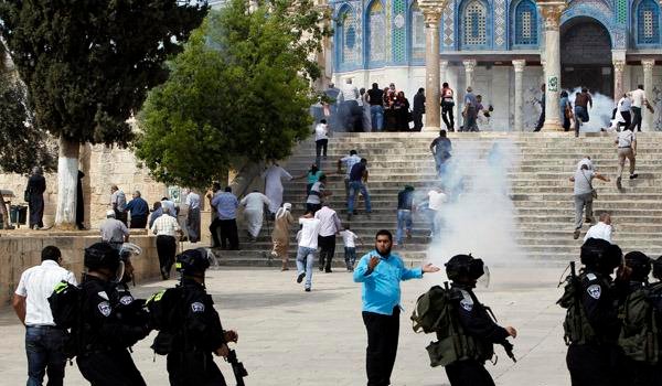 जेरूसलम में इजराइली पुलिस व नमाजियों में संघर्ष