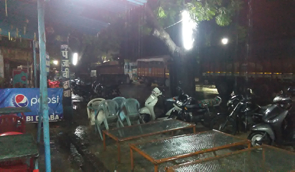 माउण्ट आबू मार्ग को पहले छोटे वाहनों के लिए खोला, सिरोही टनल पर कार्य से लगा जाम माउण्ट आबू मार्ग को पहले छोटे वाहनों के लिए खोला, सिरोही टनल पर कार्य से लगा जाम