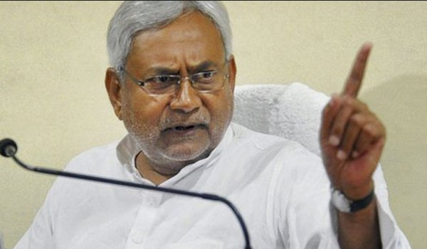 लालू की रैली से JDU ने बनाई दूरी, नीतीश को नहीं मिला न्यौता लालू की रैली से JDU ने बनाई दूरी, नीतीश को नहीं मिला न्यौता