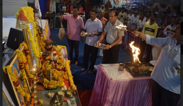 रूणिचा वाले बाबा रामदेव की महिमा सुन भक्त हो रहे निहाल रूणिचा वाले बाबा रामदेव की महिमा सुन भक्त हो रहे निहाल