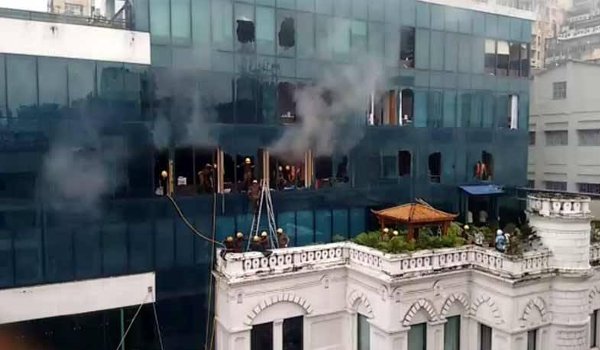 कोलकाता : बहुमंजिली इमारत में आग, 8 घायल