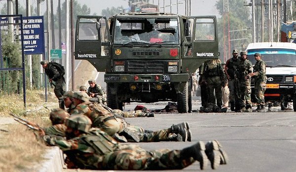 जम्मू एवं कश्मीर : इस साल 172 आतंकवादी हमले, 38 जवान शहीद जम्मू एवं कश्मीर : इस साल 172 आतंकवादी हमले, 38 जवान शहीद
