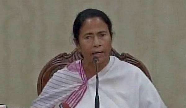 राज्यपाल ने धमकी दी, अपमानित किया : ममता बनर्जी राज्यपाल ने धमकी दी, अपमानित किया : ममता बनर्जी