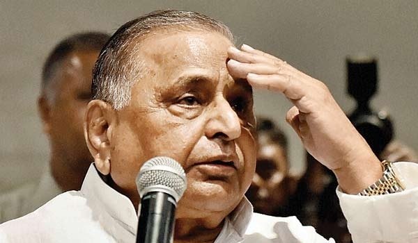 China bigger threat than Pakistan, ban Chinese products : Mulayam