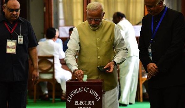 राष्ट्रपति चुनाव : पीएम मोदी, अमित शाह ने वोट डाला
