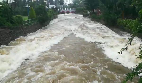 People have to face rain in mp